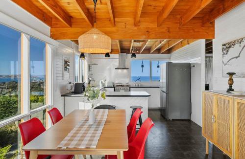 Blackmans Bay House | Ocean Views 20kms from CBD Sleeps 10
