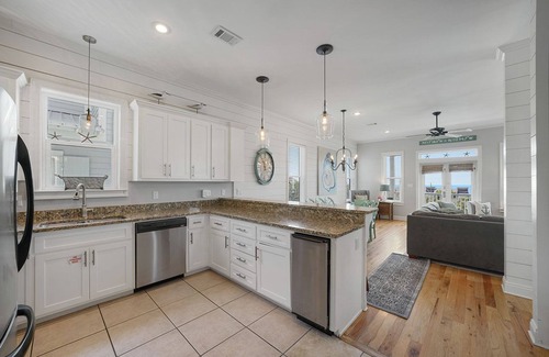 Seacrest House | Ocean views! Adorable Beach House on 30A, Centralized Location, 3 min. Walk to the Beach!