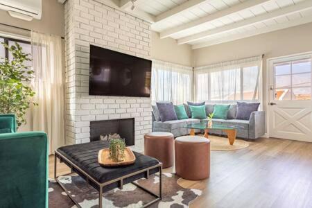 The Strand Apartment | Ocean Views Manhattan Beach 2 Bedroom Parking