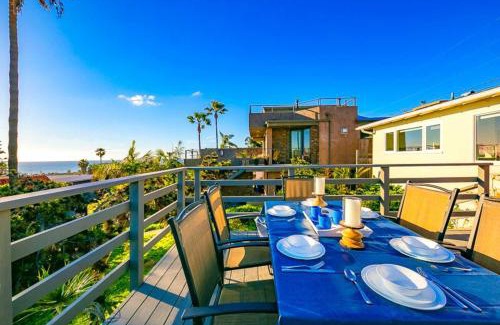 Cardiff-by-the-Sea House | Ocean Views Walk to the Beach with King Suite