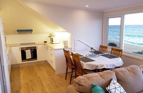 Narrabeen Apartment | Ocean Vista - The Coachhouse