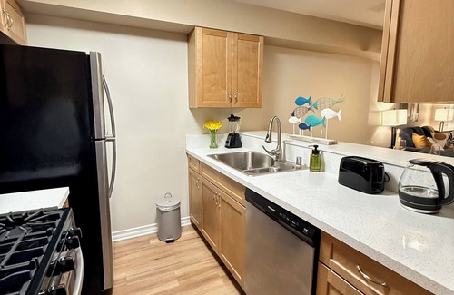 Redondo Beach Apartment | Oceanfront 1 BR w/Pool and Heated Pool