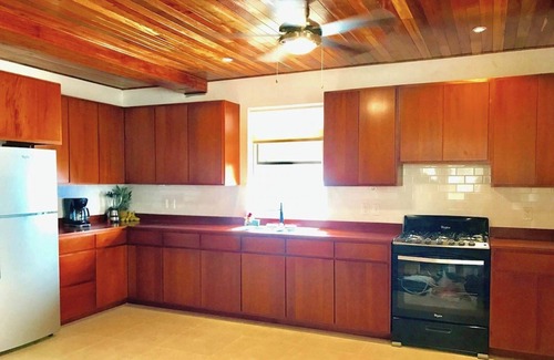 Caye Caulker Apartment | Oceanfront 2 bed/2 bath Velento#2/private dock, pool, free paddleboards