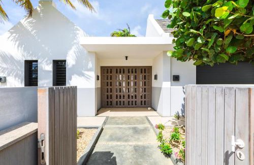 Belnem Villa | Oceanfront 72 & Sunny