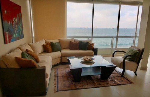 Salinas Apartment | Oceanfront apartment with beautiful view