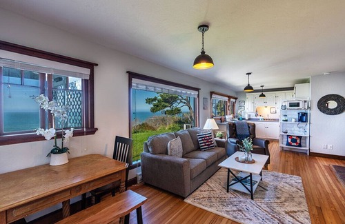 Trinidad House | Oceanfront Beach Bungalow