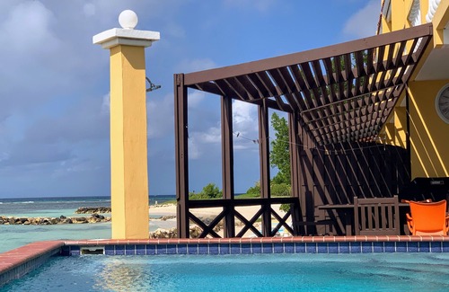 De Bruynewijk Condo | Oceanfront Beach Chalet w Private Pool
