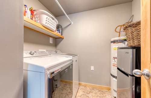Neahkahnie Beach Cabin | Oceanfront Cabin with Private Hot Tub, Shoreline and Mountain Views