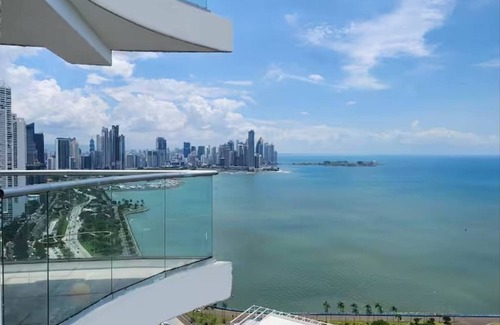 Calidonia Apartment | Oceanfront Designer Apartment – PH The Sands, Next to Hilton
