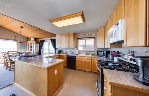 Gleneden Beach House | Oceanfront, dog-friendly house with deck, private hot tub & stunning views
