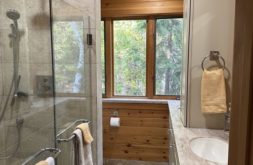 South Gouldsboro Cabin | Oceanfront Log Cabin “Great Timbers”