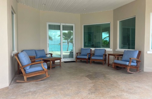 Jimmy Hill House | Oceanfront Paradise in Exuma: Pool, Kayaks & Stunning Views Await You!