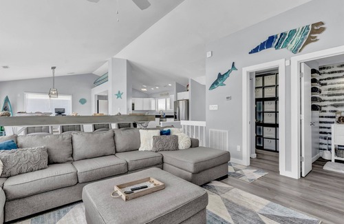 Surf City House | Oceanfront Paradise with Amazing Views, Hot Tub!