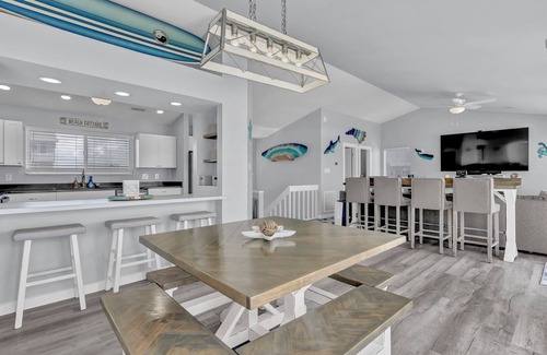 Surf City House | Oceanfront Paradise with Amazing Views, Hot Tub!