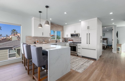Beach Barber Tract Condo | Oceanfront Penthouse on Windansea Beach w/AC, Parking, Golf
