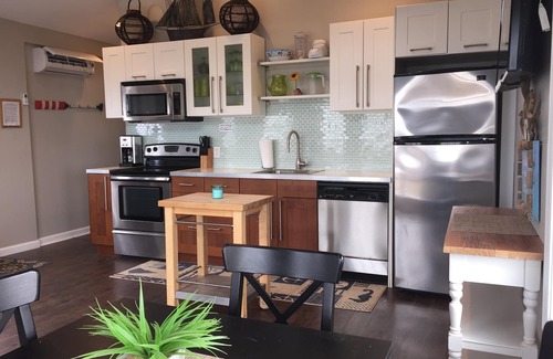 Matunuck Cottage | OCEANFRONT! Private beach, VIEWS, A/C, WIFI, Streaming TV, Walkable, Memories!