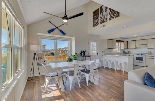 McCutcheon Field House | Oceanfront Beach Home - Sleeps 6-8 - Pet Friendly - Private Beach Access - Deck