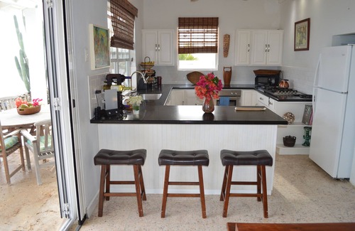 Soto House | Oceanfront Villa in Private Residential Area