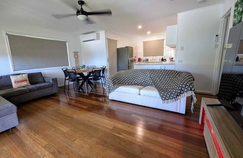 Torquay House | Ocean’s Edge Escape is your perfect getaway just an 8-minute walk from the beach