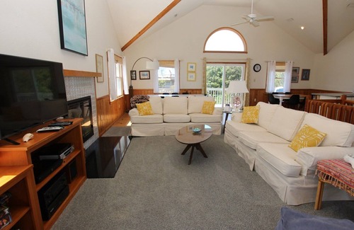 Duck House | Oceanside, 5 BRs, Dog Welcome, Close to Shopping, SCH132, Sue's Seahouse