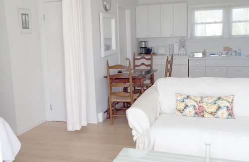 Montauk Hotel | Oceanview Chic Alcove Studio, walk to Town/Beach Pass