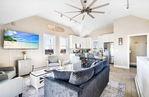 Hampton House | Oceanview Oasis Newly Renovated Parking