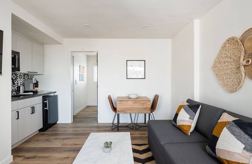 Townsite Condo | Oceanview Queen Suite Steps from the Sand (305)