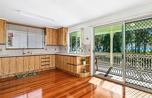 Traviston House | OceanViews on Burrum Whole