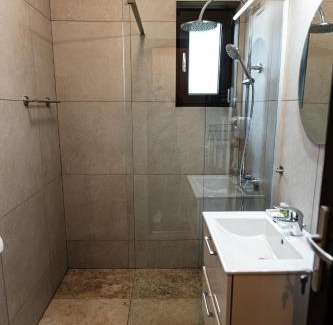 Sugag House | Odaia Vanatorului
