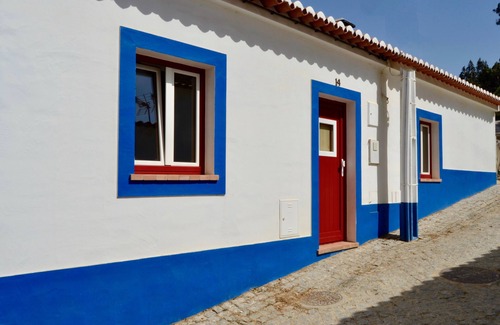 Baiona House | Odeceixe Valley House. Minutes from the beach. Two rooms and a Lounge Rooftop.
