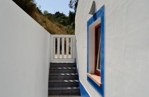 Baiona House | Odeceixe Valley House. Minutes from the beach. Two rooms and a Lounge Rooftop.