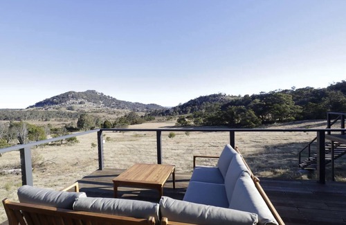 Tenterfield House | Off-Grid Farm Stay with Scenic Views