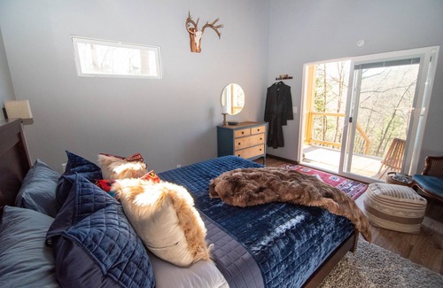 Huntsville Cabin | Off-Grid Glamping Cabin