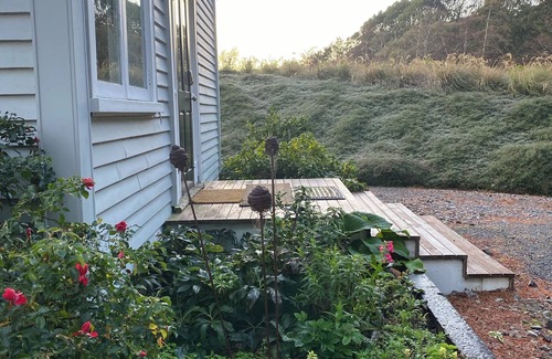 Wellington Cottage | Ohariu Farm Cottage -Wellington Couples or Singles