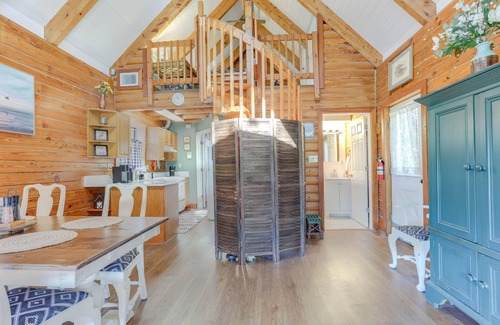 Okeechobee Cabin | Okeechobee Cabin w/Patio & Community Pool!