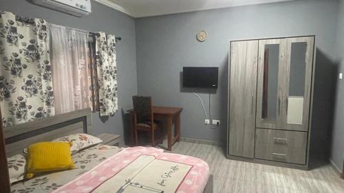 Accra House | Okyeame Memorial Guesthouse - Royal Stayokay