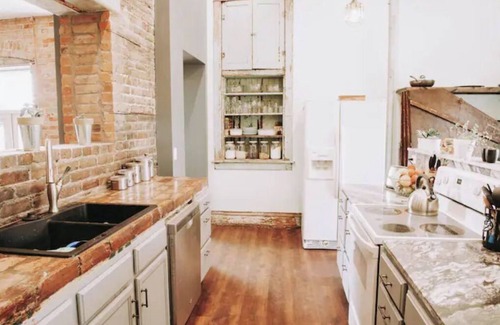 El Paso Villa | Old Bank Building in Quaint Downtown
