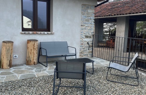 Merana Apartment | Old Barn in Cascina on the Langa Astigiana among the badlands with pets allowed