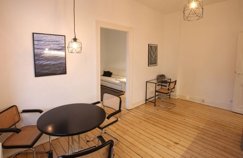 Neuehrenfeld Apartment | Old belly arms: Fully furnished 2.5 room apartment in Trendviertel