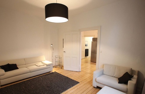 Neuehrenfeld Apartment | Old belly arms: Fully furnished 2.5 room apartment in Trendviertel