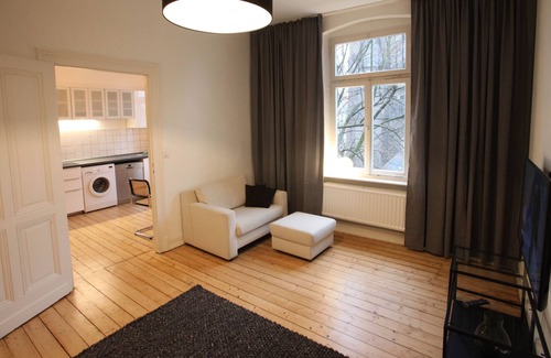 Neuehrenfeld Apartment | Old belly arms: Fully furnished 2.5 room apartment in Trendviertel