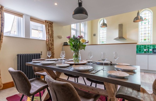 Andoversford Cottage | Old Chapel - sleeps 6 guests in 3 bedrooms