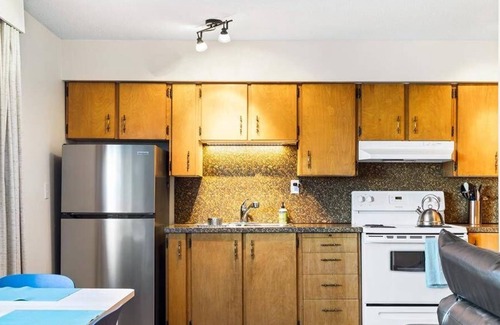 Regional District of Nanaimo Apartment | Old City Heritage Home 10 Min Walk to the Harbour