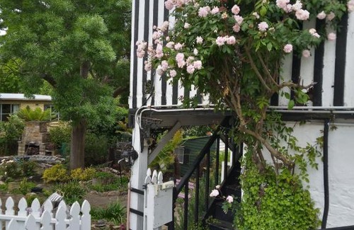 New Norfolk Bed & Breakfast | Old Colony Inn