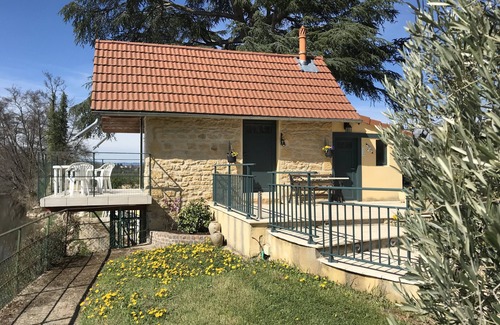 Saint-Nizier-sous-Charlieu House | Old fisherman's cottage renovated on the banks of the river sure beautiful closed ground.