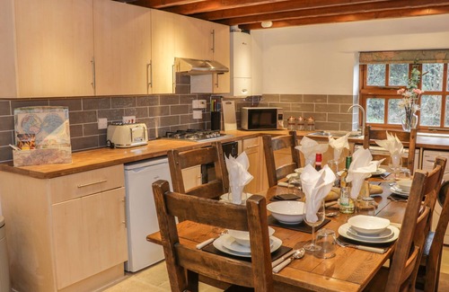 Church Stretton Cottage | OLD HALL BARN 4, pet friendly, with hot tub in Church Stretton