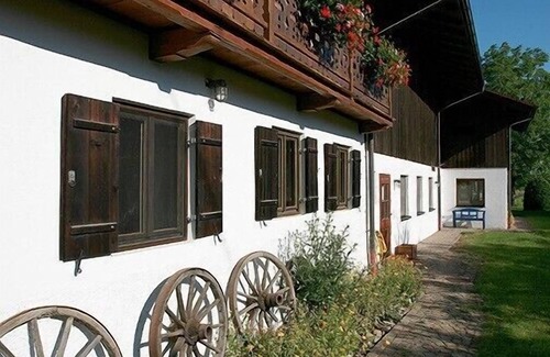 Bad Heilbrunn Apartment | Old house - new walls: large 4 star * apartment in the old farmhouse built in 1666