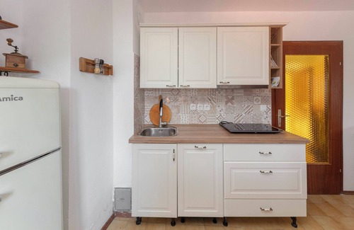 Koper House | Old Istrian house under the rock in Ospnn