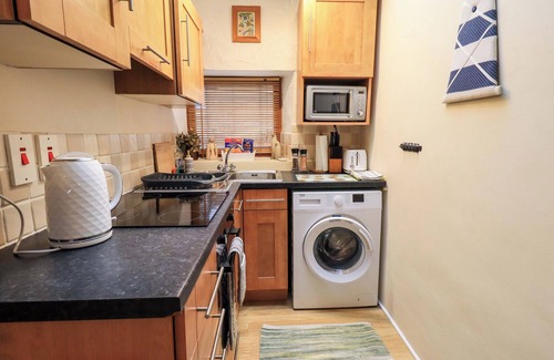 Kirkby-in-Furness Cottage | OLD PEAT COTTAGE, pet friendly, with a garden in Grizebeck