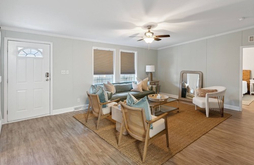 Old Village House | OLD VILLAGE/SHEM CREEK NEIGHBORHOOD 5 MINUTES TO DOWNTOWN CHARLESTON AND BEACH
